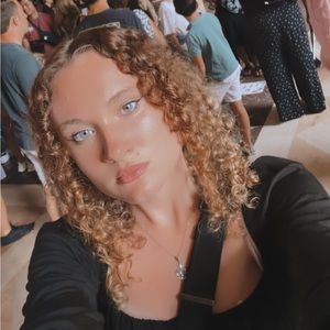 Meet your Posher, Ava